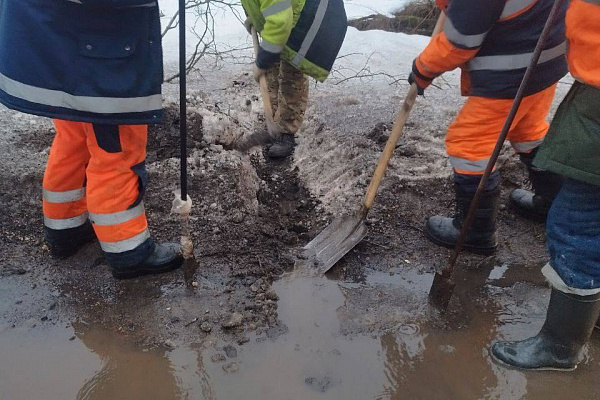 Спуск воды с проезжей части 