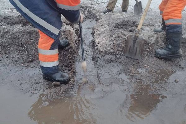 Спуск воды с проезжей части 