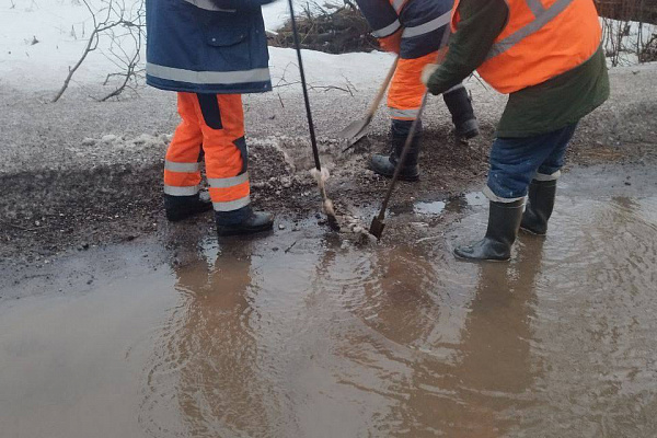 Спуск воды с проезжей части 